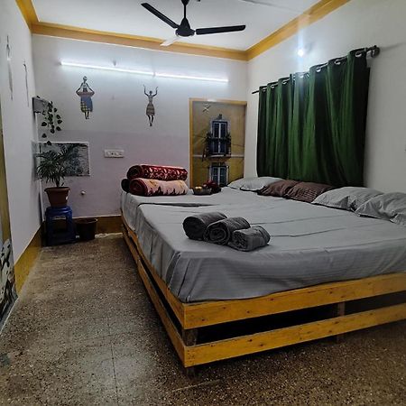 Adh Amilia Gardens Hotel Narasimharaja Puram Buitenkant foto